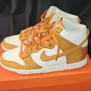 Nike "DUNKS" BRAND NEW! NEVER WORN! BURNT ORANGE